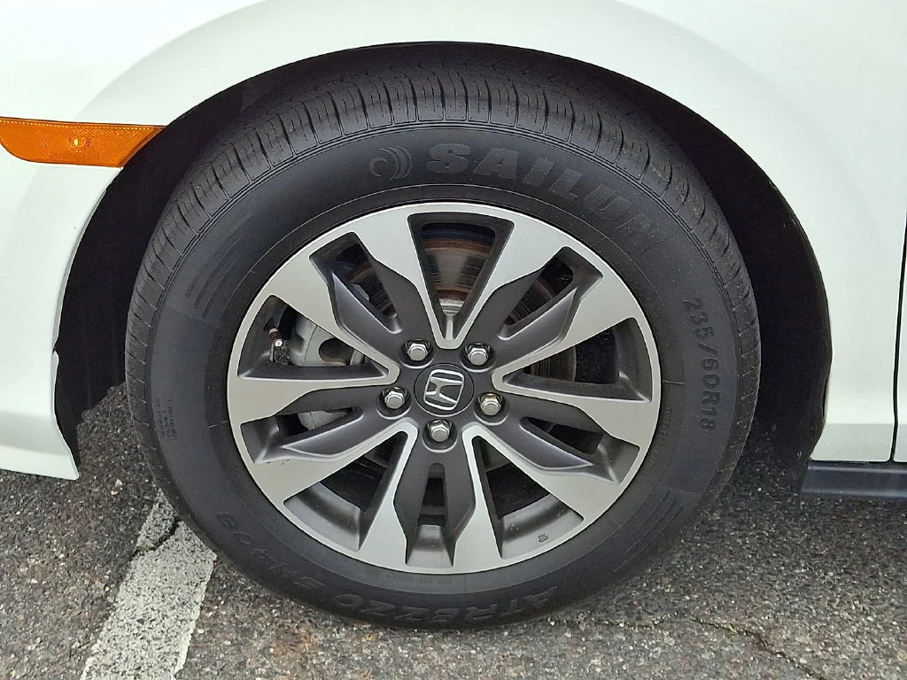Used 2023 White Honda EX-L image 29