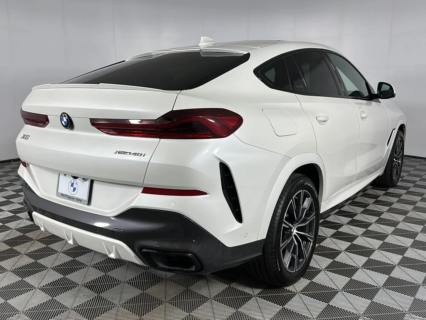 Used 2022 Mineral White Metallic BMW xDrive40i image 57