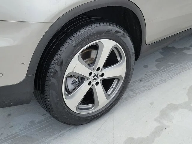 Used 2022 Silver Mercedes-Benz GLC 300 image 7