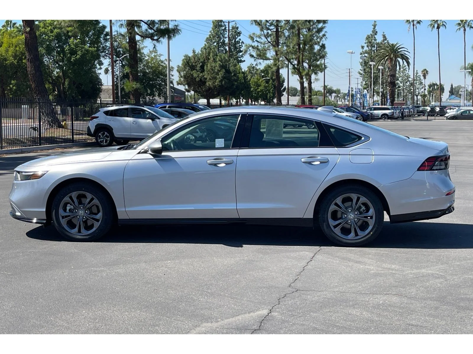 Used 2025 Solar Silver Metallic Honda EX-L image 2