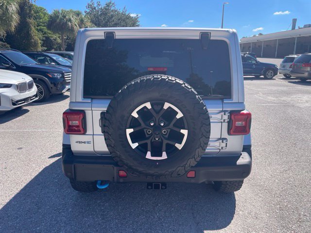 Used 2024 Silver Zynith Clearcoat Jeep Rubicon X image 3