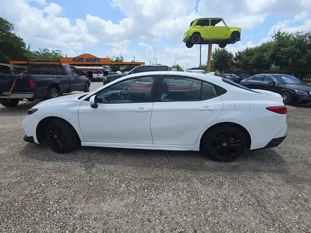 Used 2025 Ice Toyota SE image 3