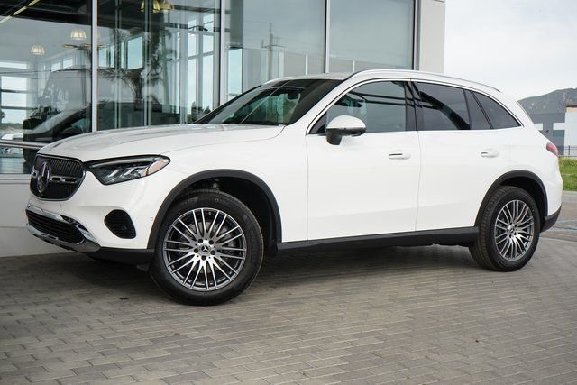 New 2026 Polar White Mercedes-Benz GLC 300 image 4