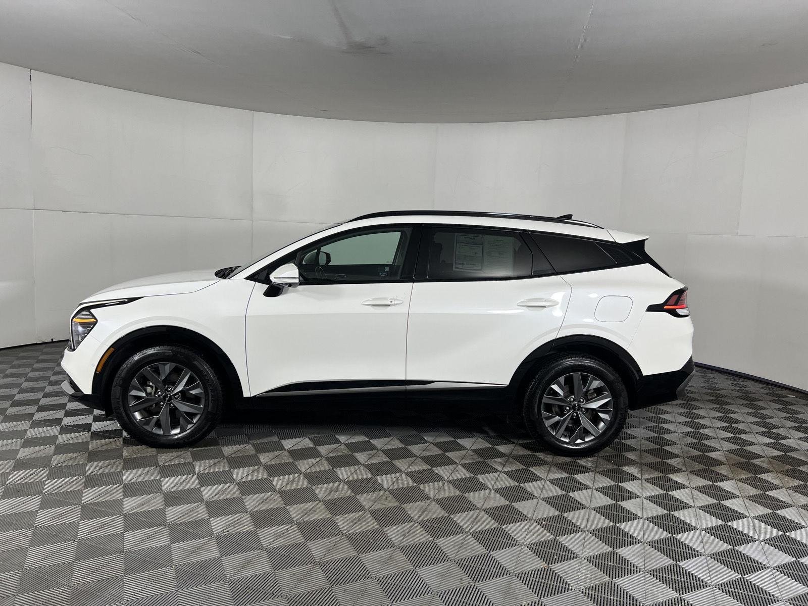 Used 2024 Snow White Pearl Kia SX-Prestige image 5
