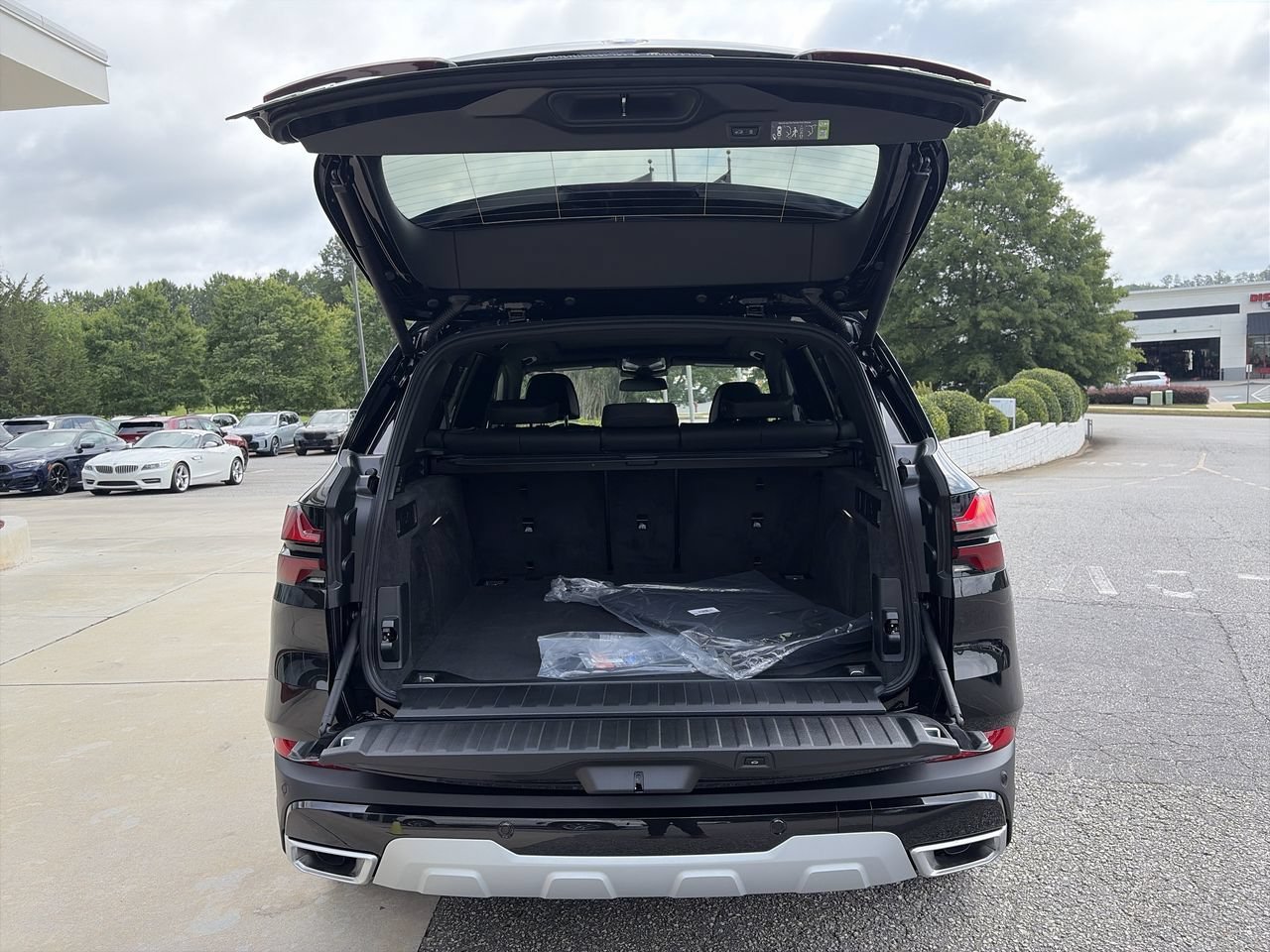 New 2026 Black Sapphire Metallic BMW xDrive40i image 34