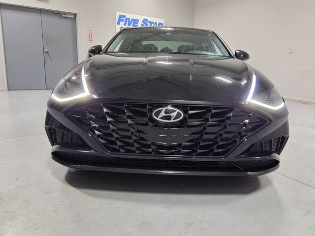 Used 2023 Black Hyundai SEL image 2