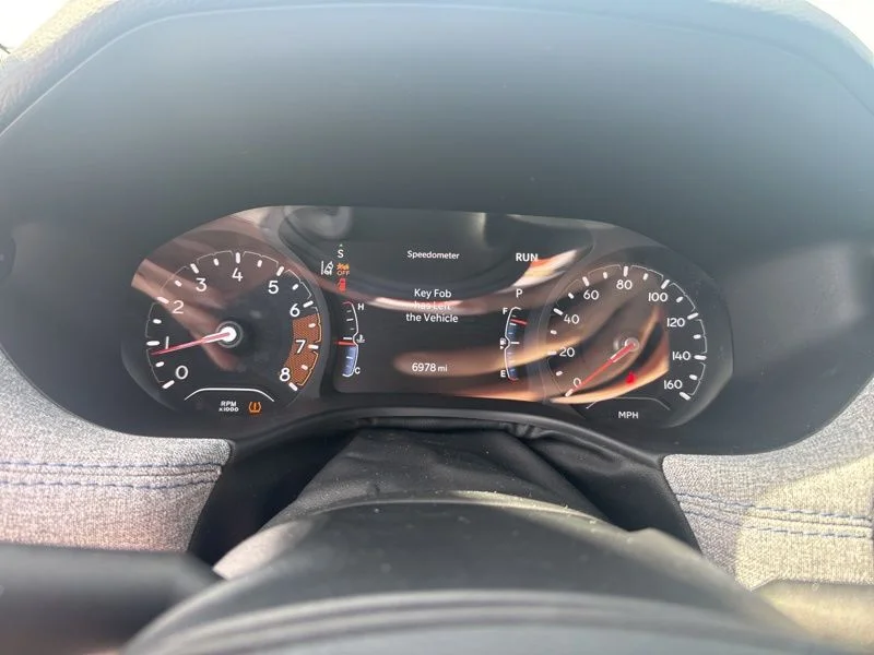 Used 2023 Silver Jeep Latitude image 34
