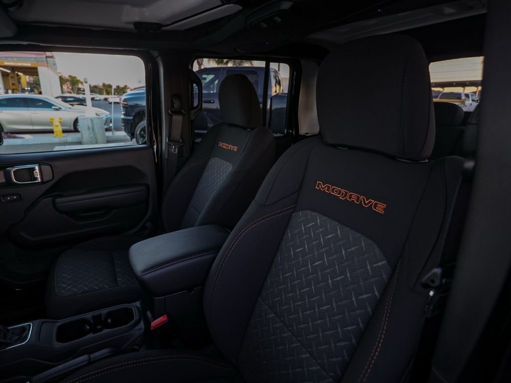New 2026 Black Clear-Coat Exterior Paint Jeep Mojave image 14