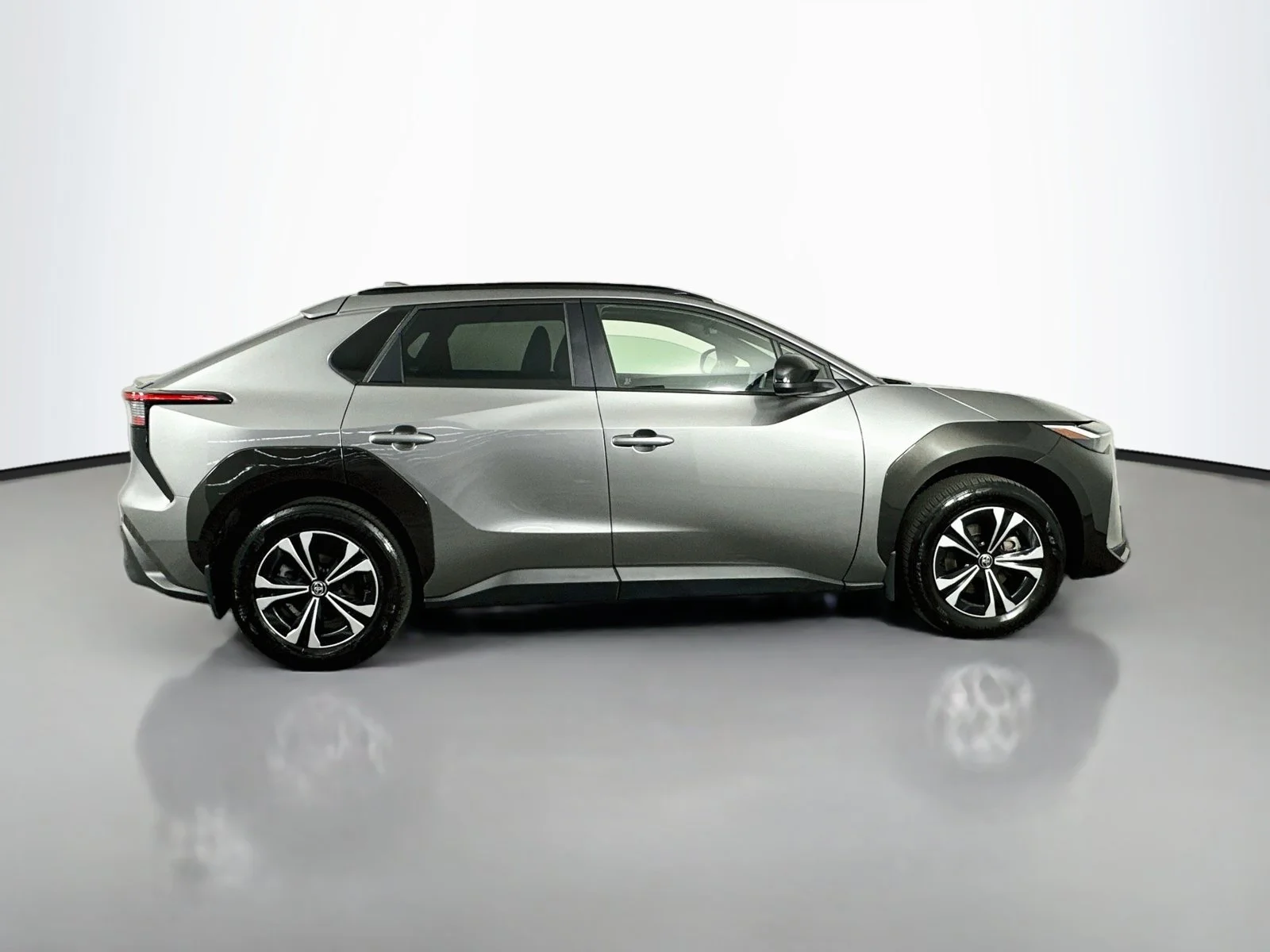 Certified Used 2023  Toyota XLE image 8