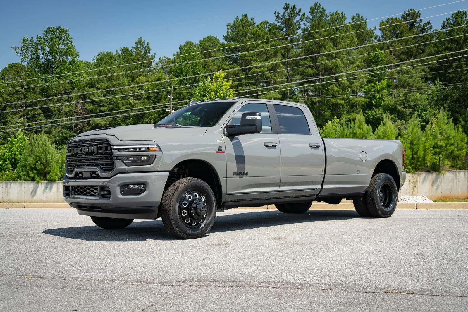 New 2026 Ceramic Gray Clear-Coat Exterior Paint RAM Laramie image 9