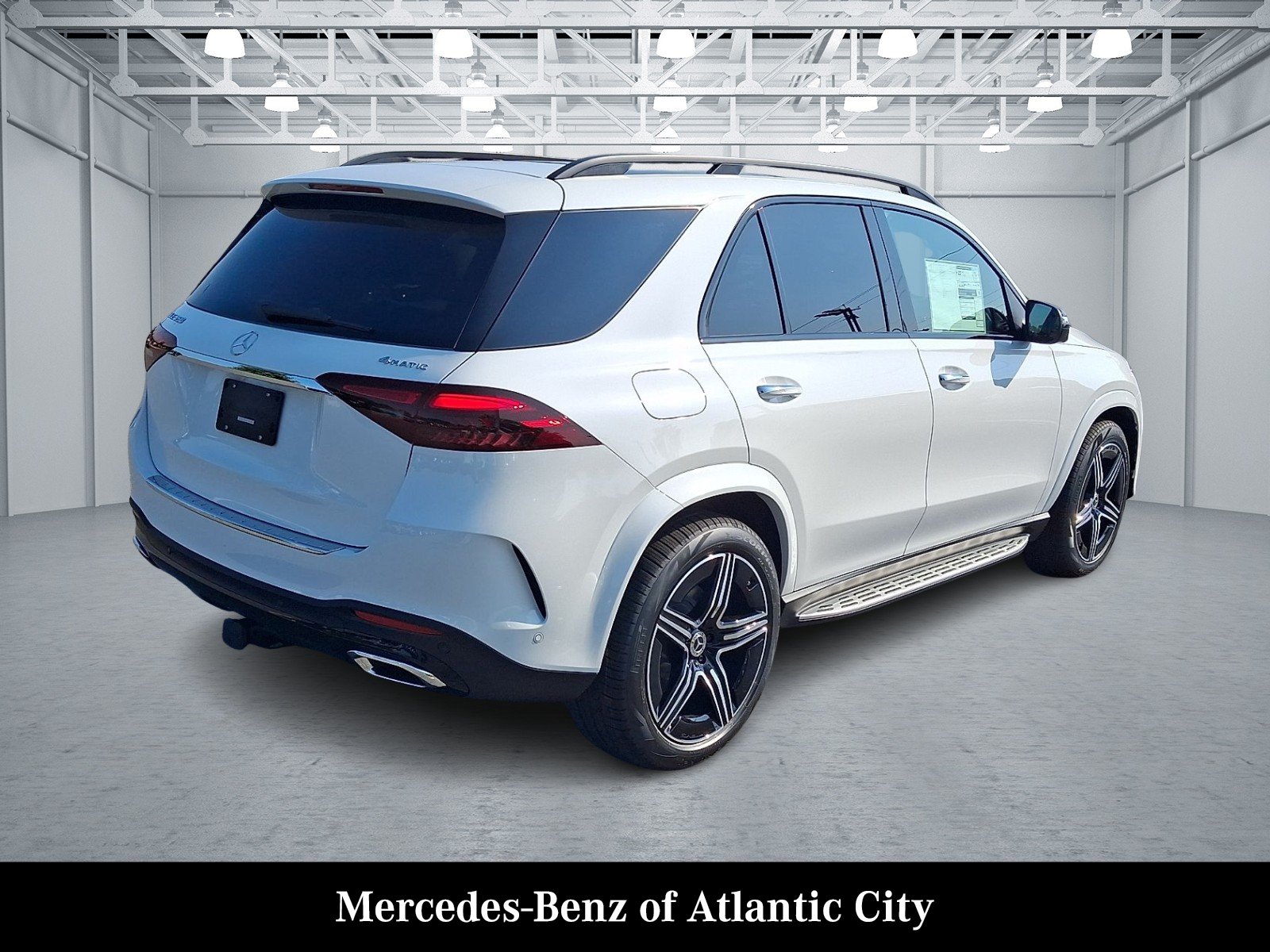 New 2026 MANUFAKTUR Moonlight White Metallic Mercedes-Benz GLE 350 image 4