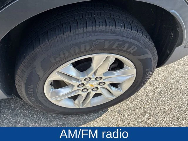 Used 2019 BLACK Chevrolet L image 8