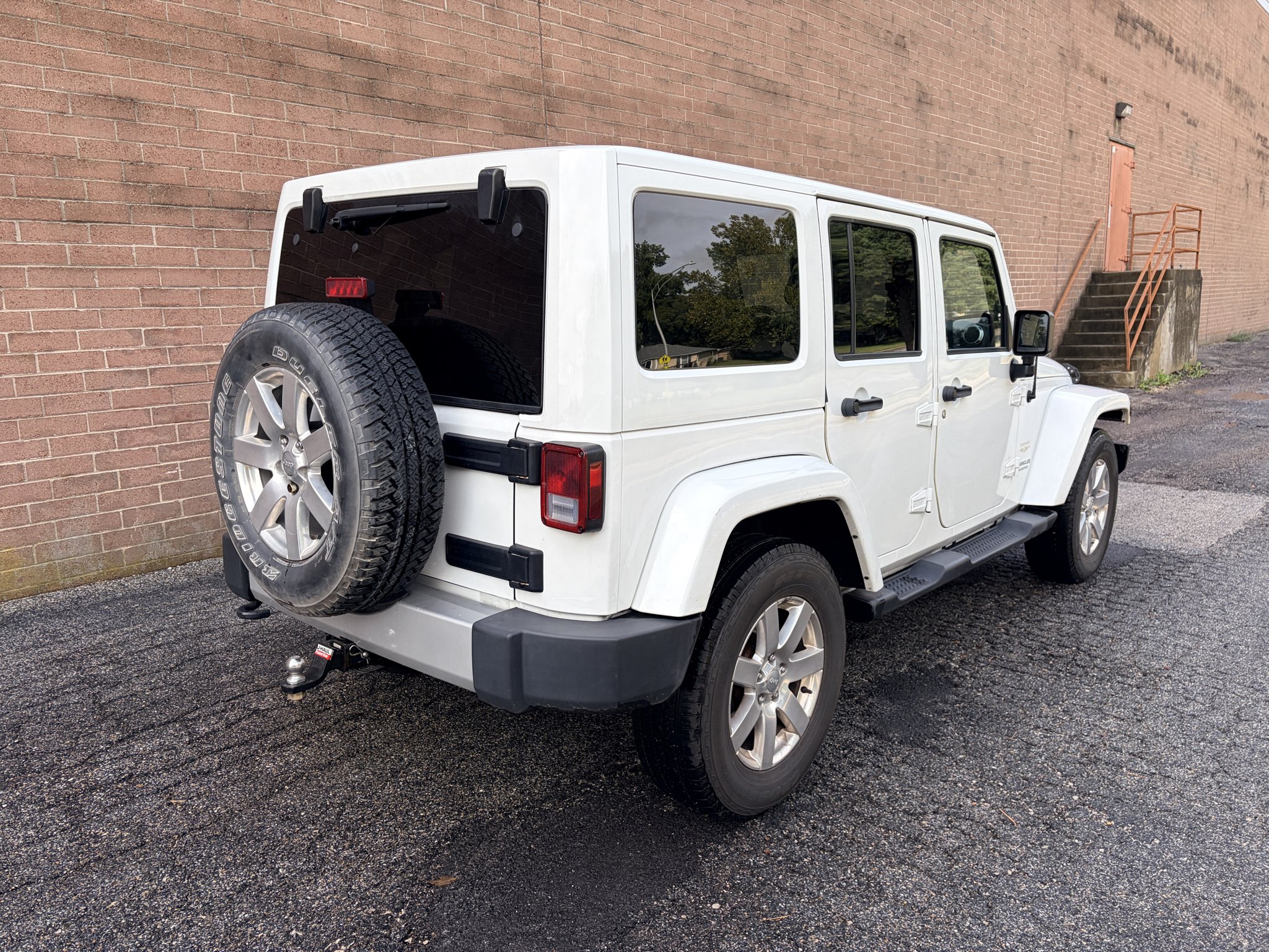 Used 2013 Bright White Clearcoat Jeep Sahara image 5