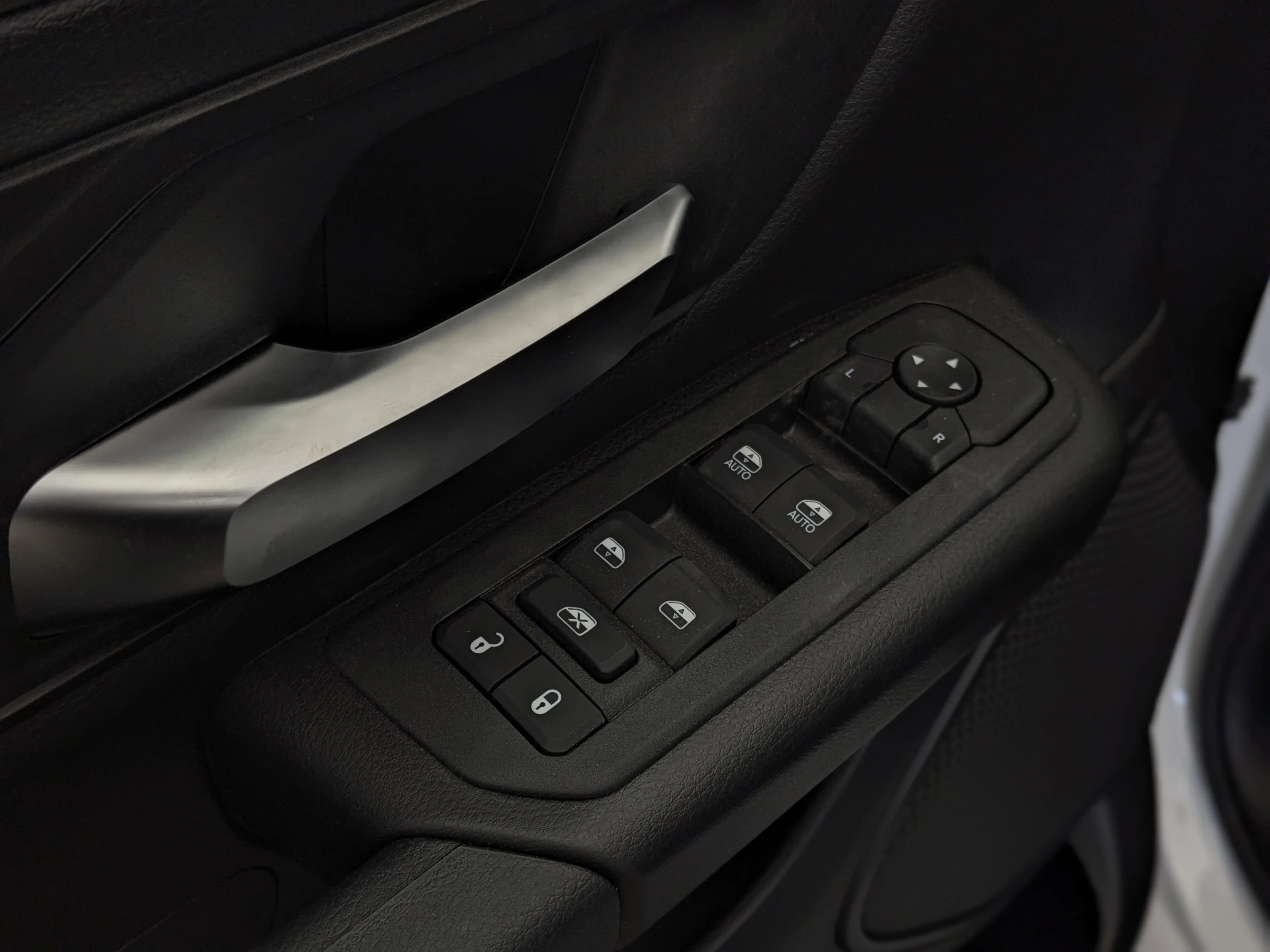 New 2026 White RAM Express - 3.6L Pentastar VVT V6 engine with eTorque - BLACK EXPRESS EDITION image 13