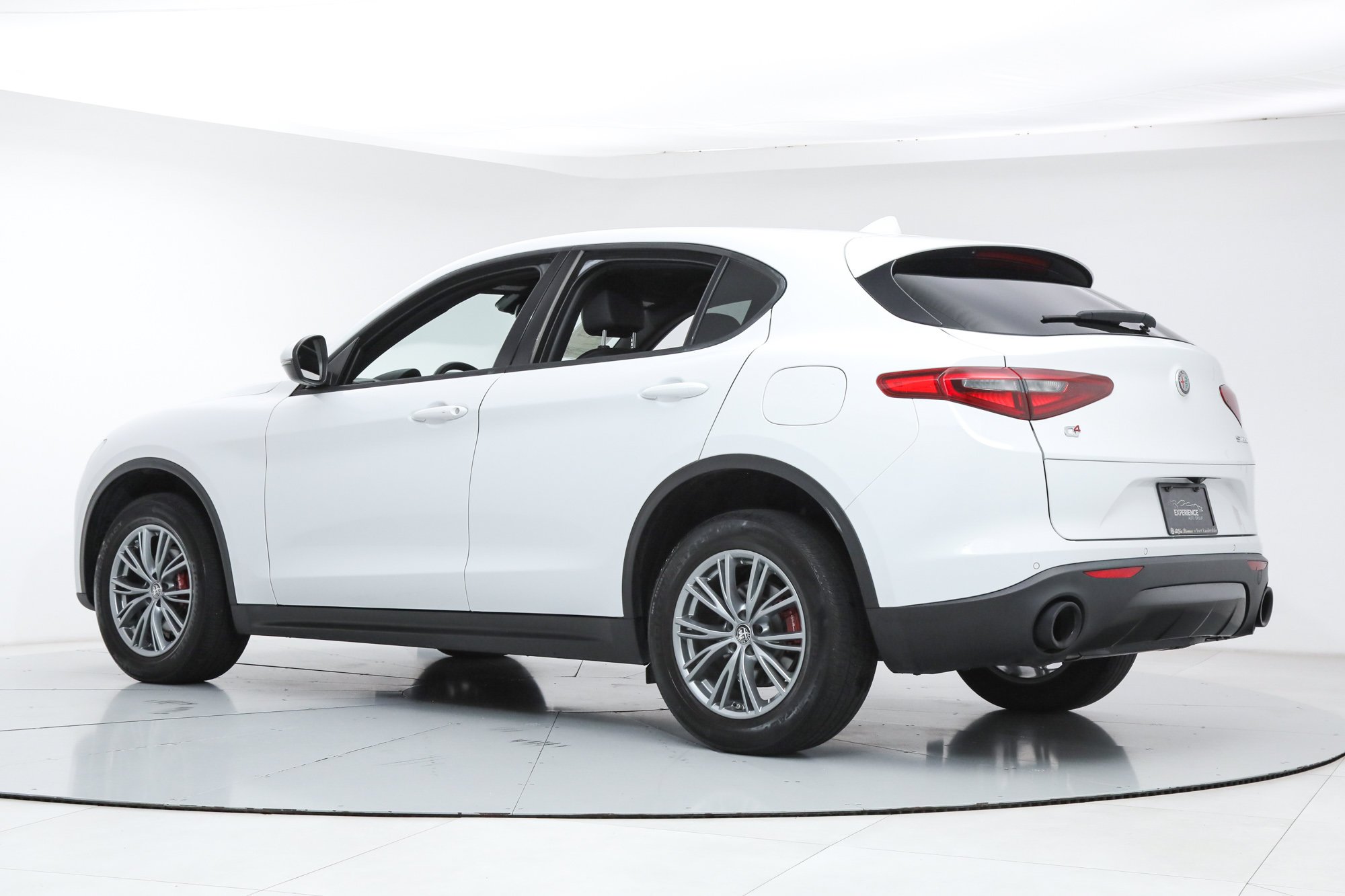 Used 2023 White Alfa Romeo Sprint image 3