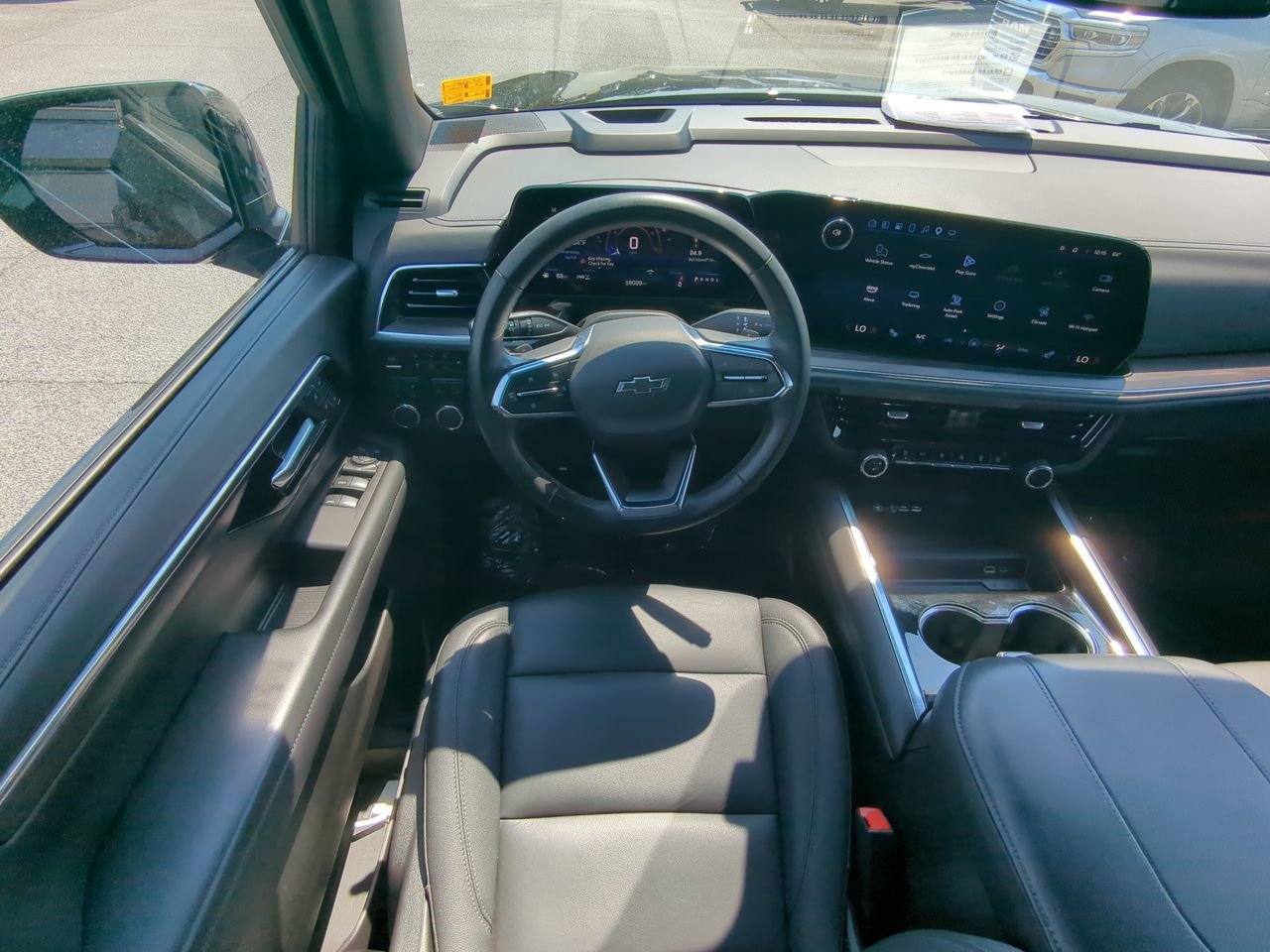 2025 Chevrolet Suburban Z71 - Photo 15