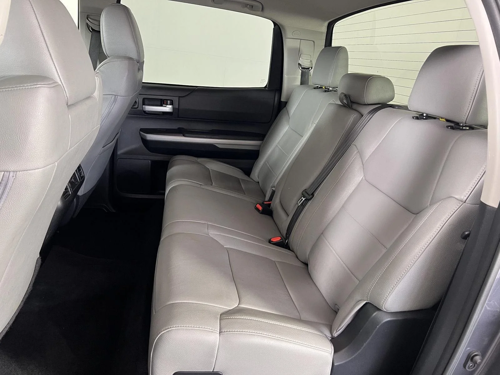 Used 2020 Magnetic Gray Metallic Toyota SR5 image 24