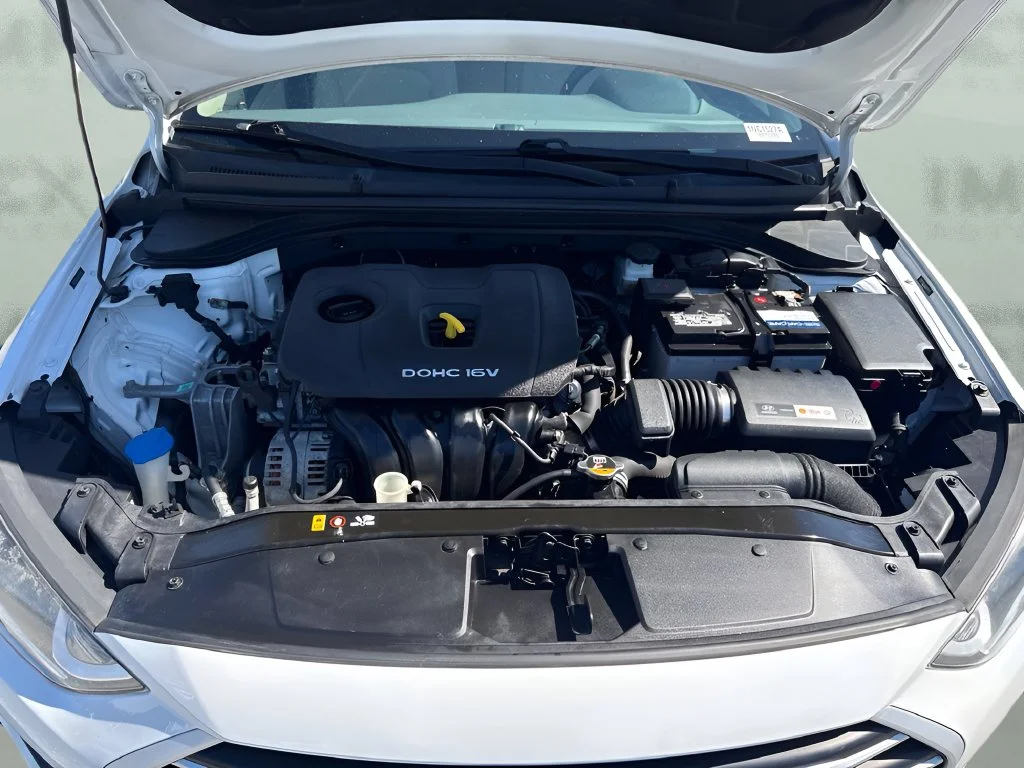 Used 2017 White Hyundai SE image 22