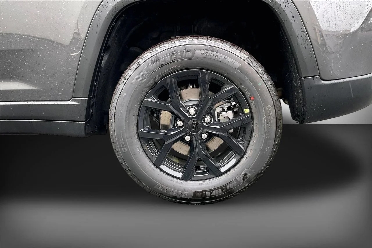 New 2026 Baltic Gray Metallic Clearcoat Jeep Altitude image 32