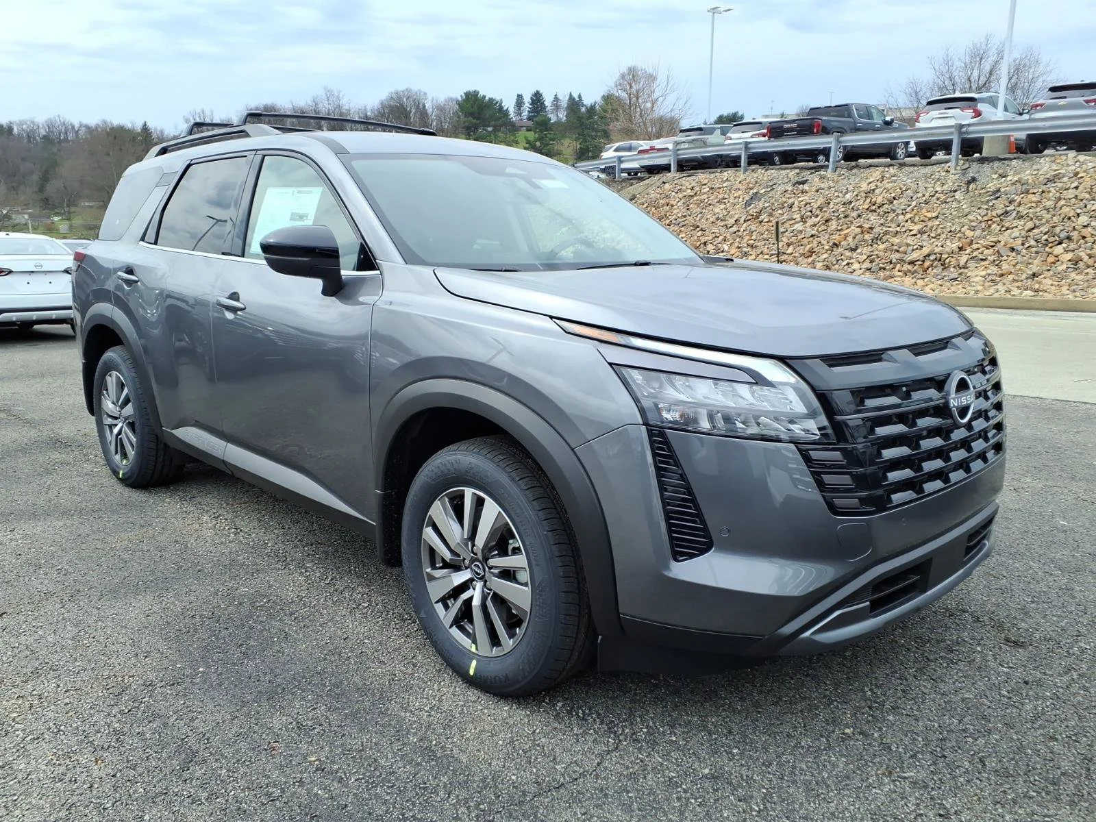 2026 Nissan Pathfinder SL 4WD's photo