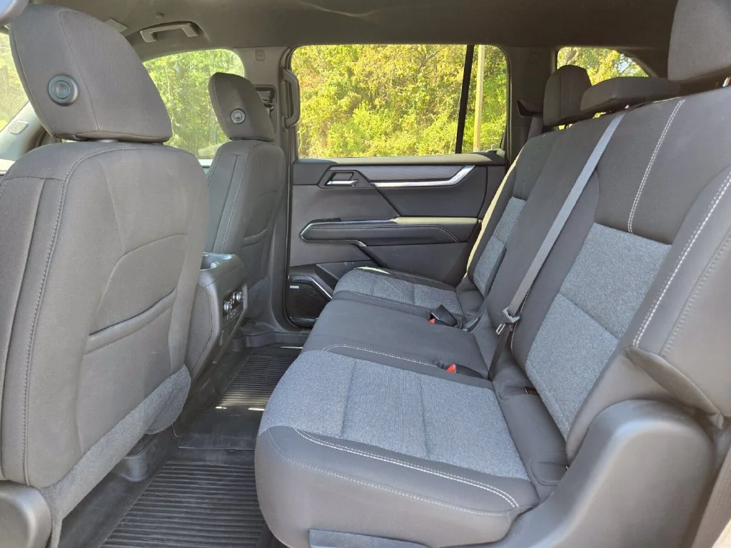 Used 2025 White GMC Elevation image 13