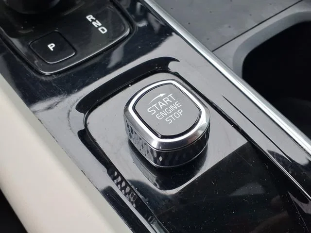 Used 2022  Volvo Momentum image 13