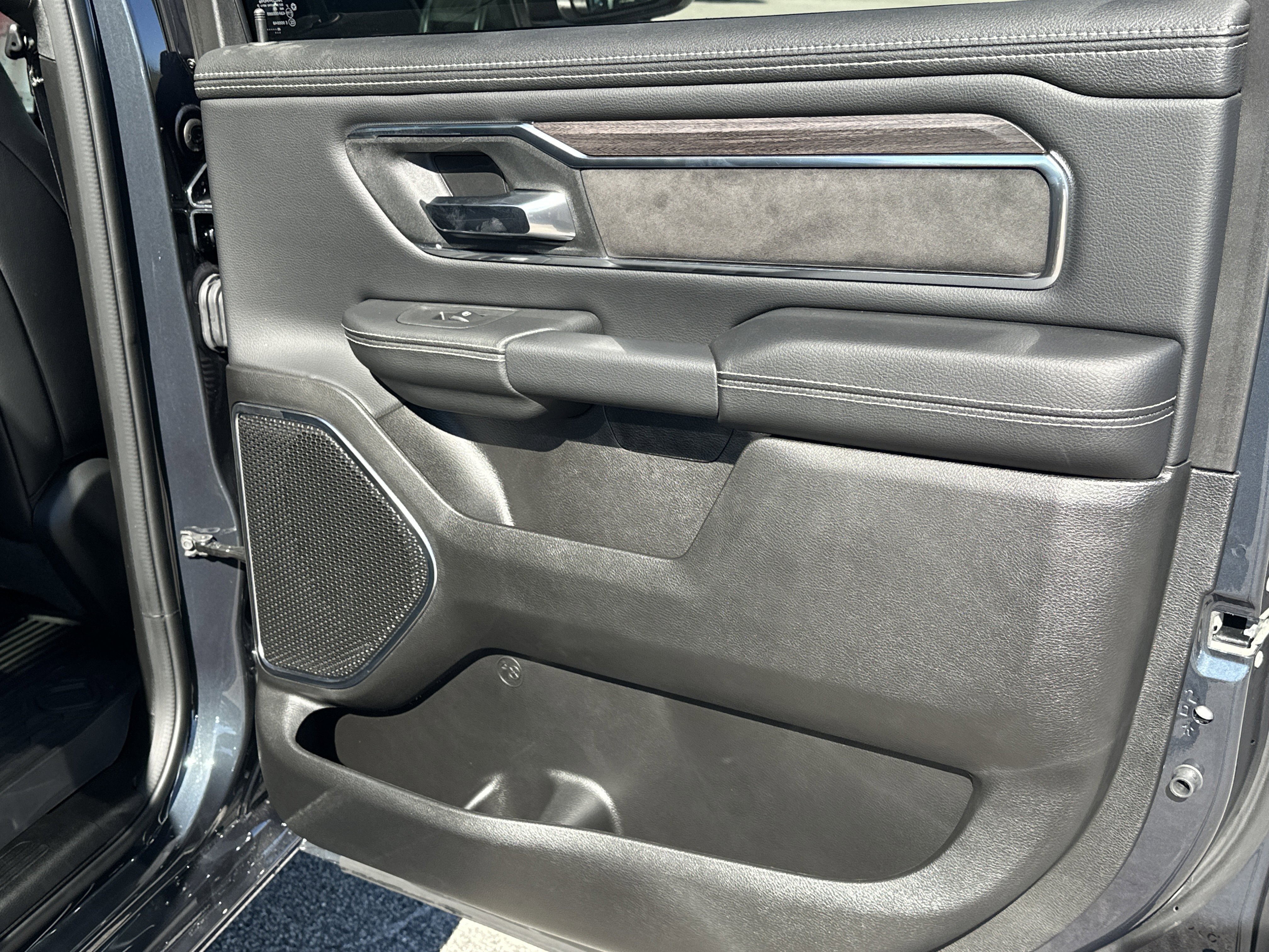 2026 RAM 1500 Laramie - Photo 17