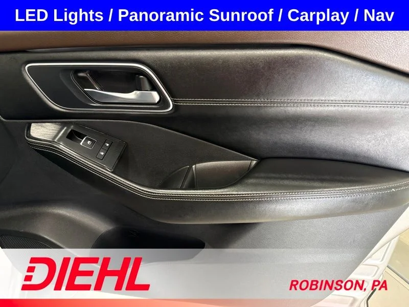 Used 2021 Gold Nissan Platinum image 16