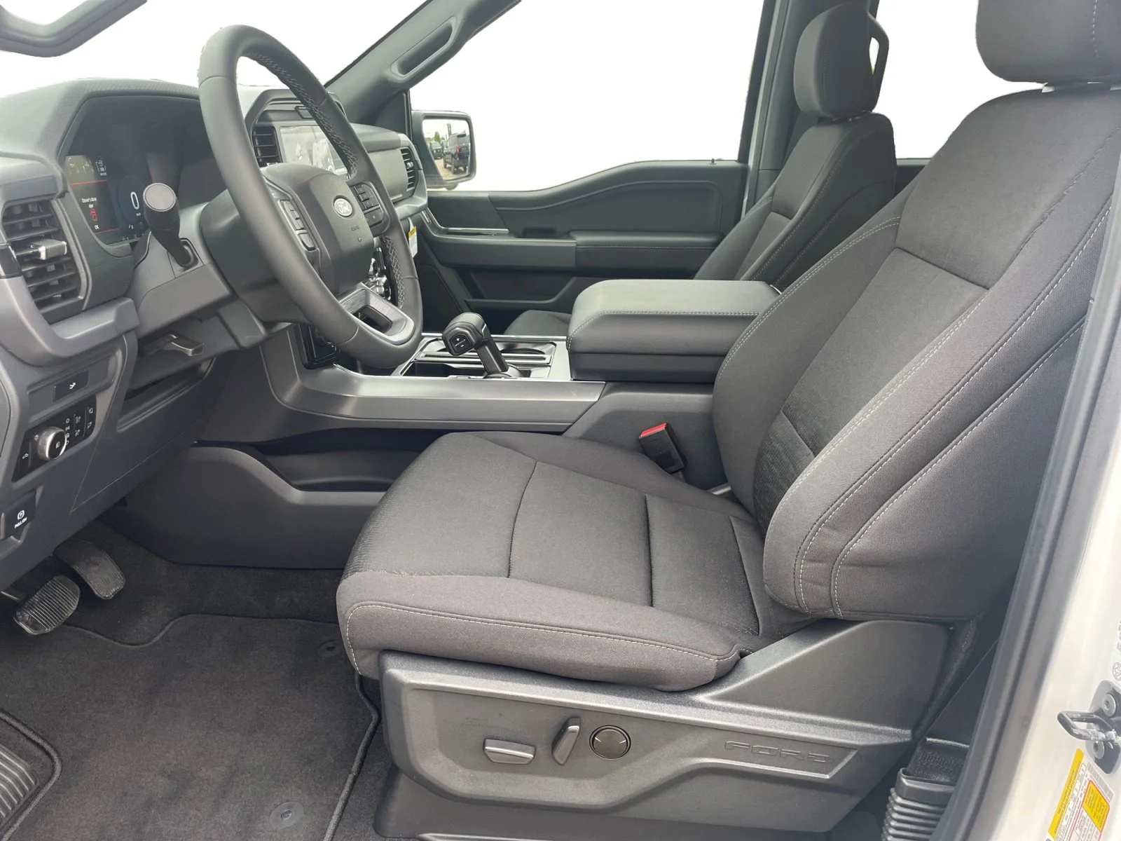 New 2026 Oxford White Ford XLT image 14