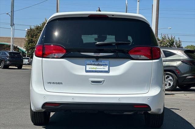 2026 Chrysler Voyager LX photo 4