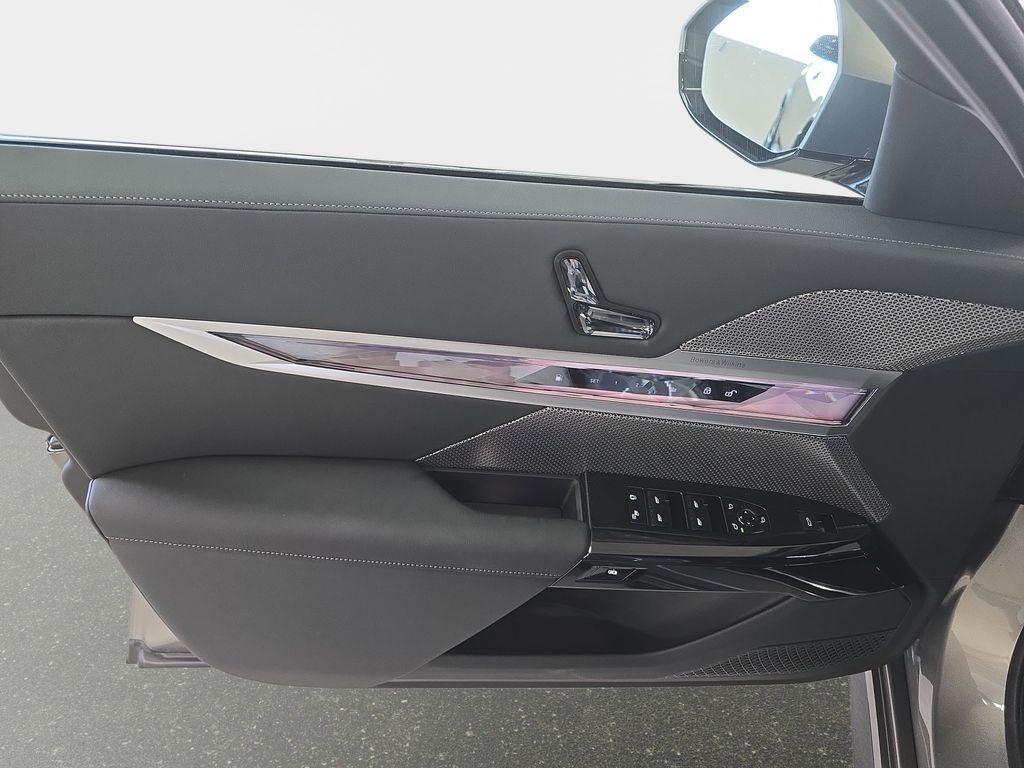 2026 BMW 7 Series 750e - Photo 21