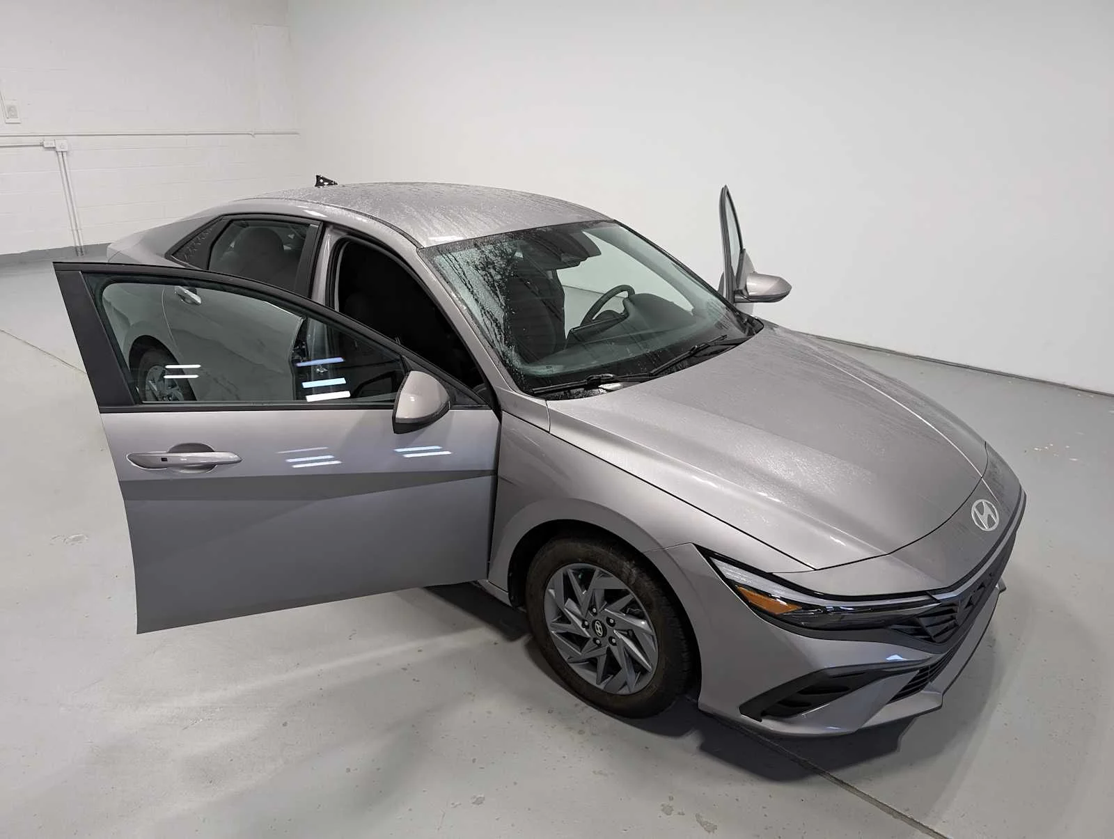 Used 2025 Fluid Metal Hyundai Blue image 15