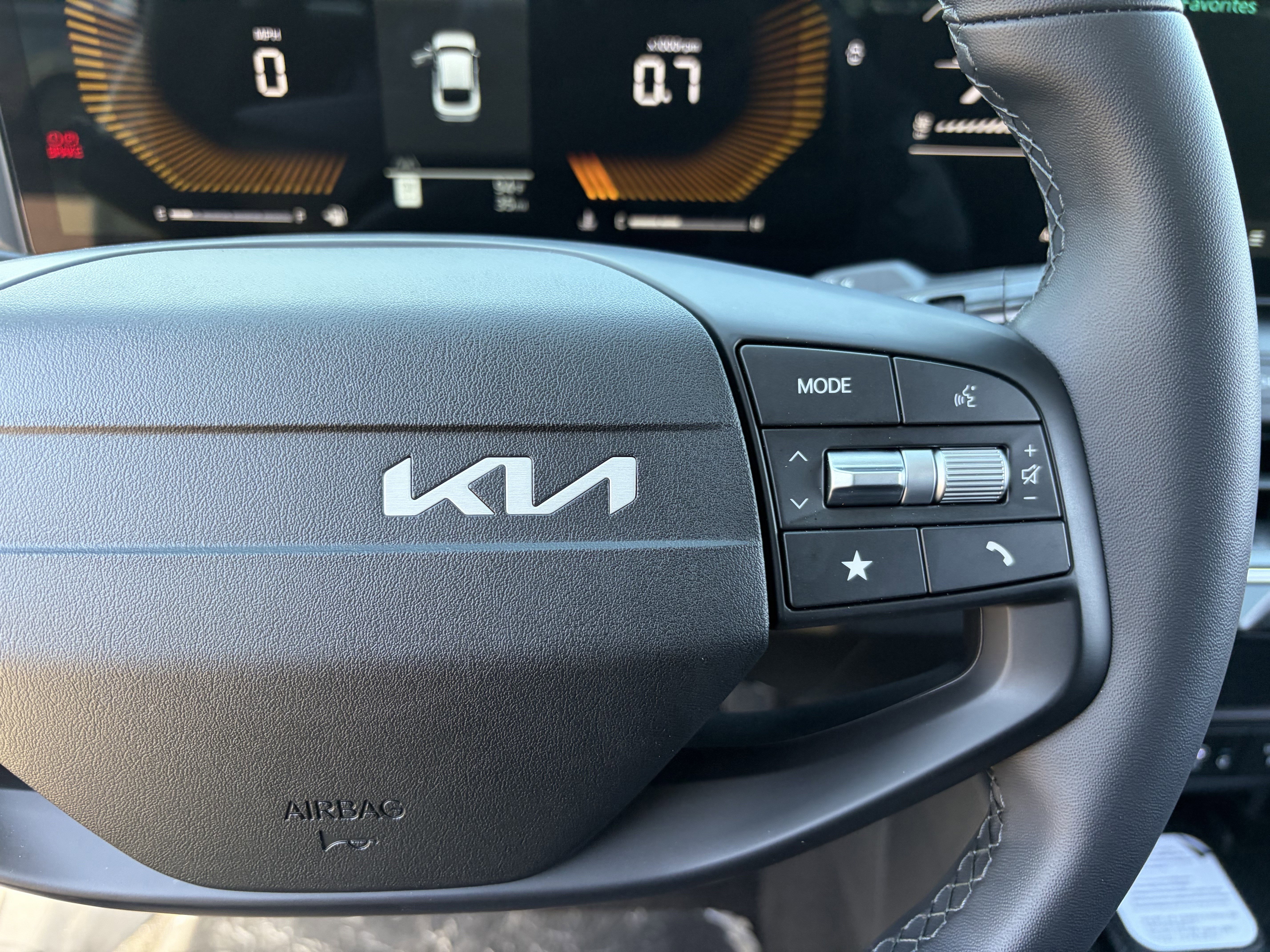 New 2026 Snow White Pearl Kia EX image 23