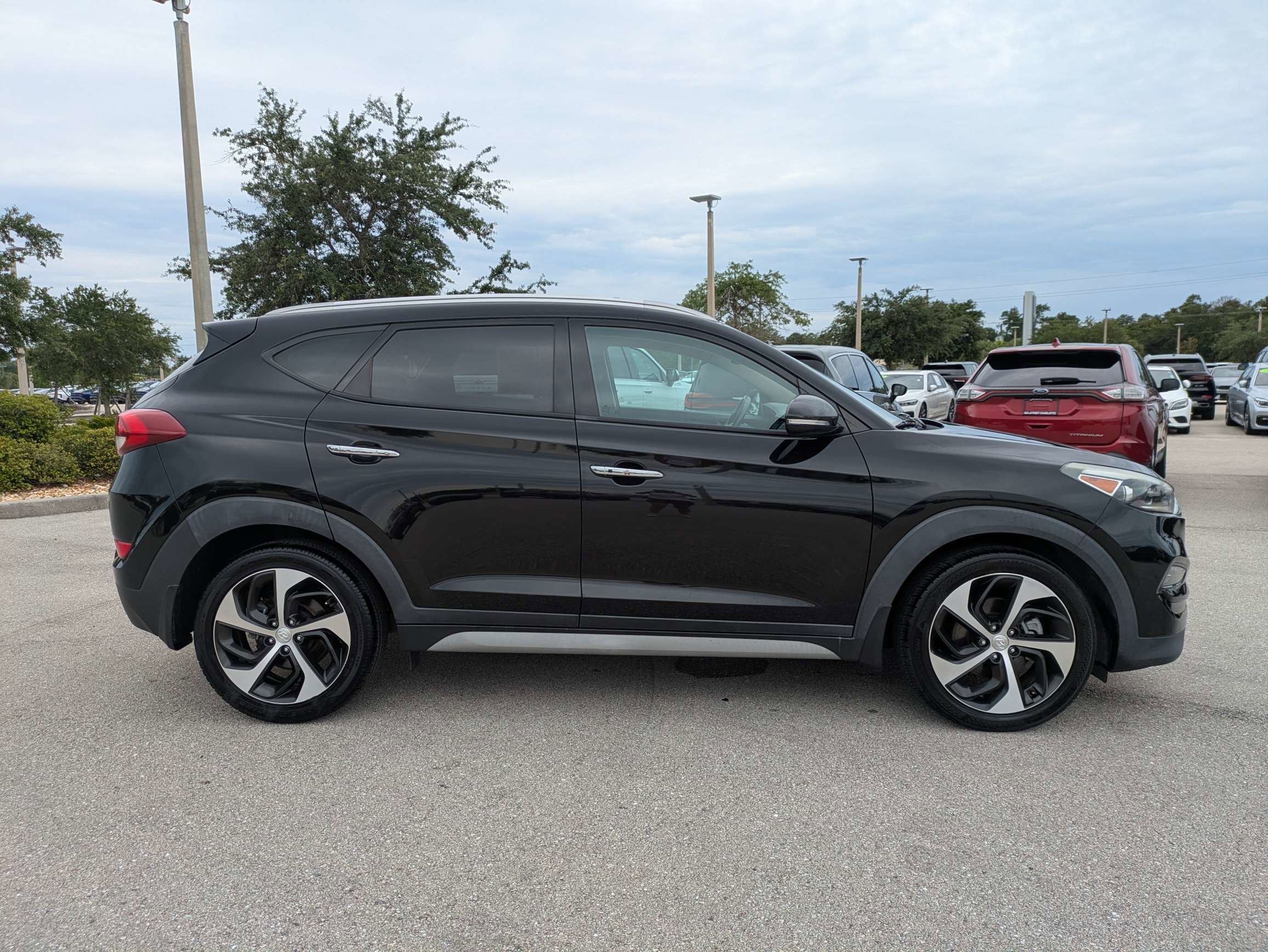 Used 2018 Black Noir Pearl Hyundai Limited image 4