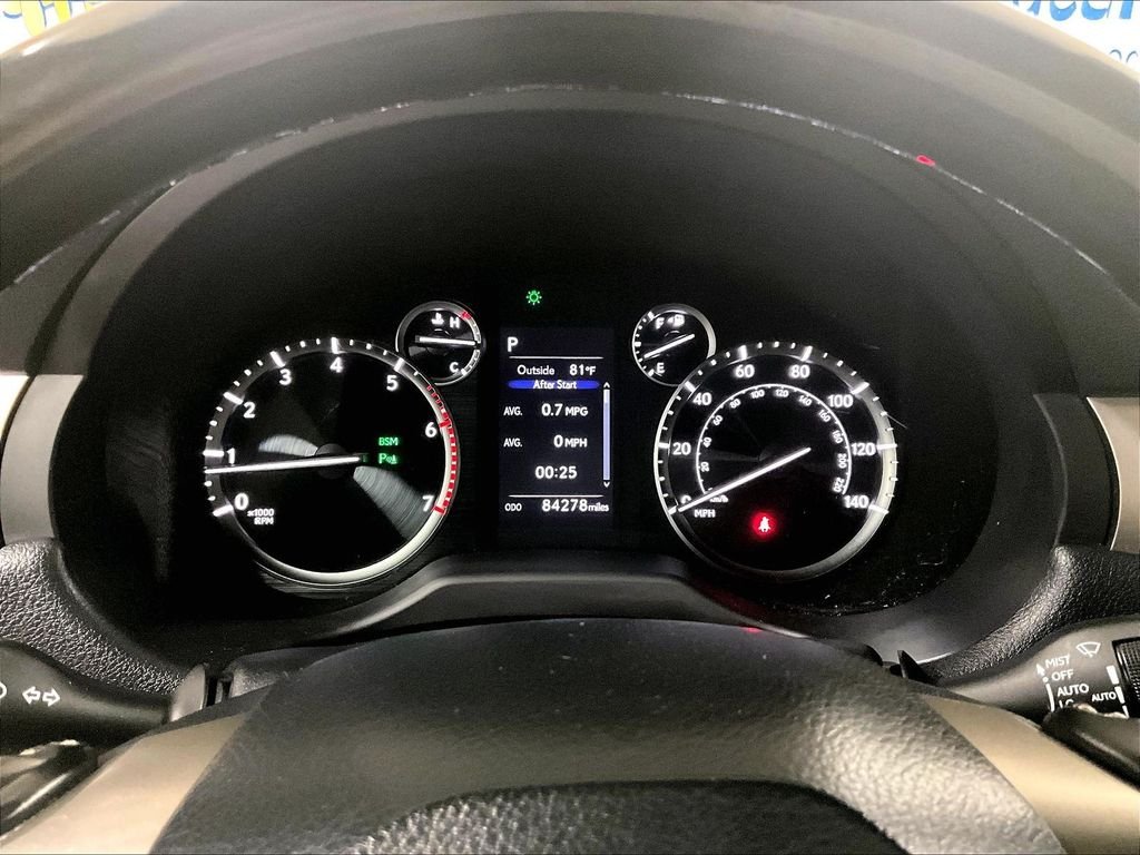 Used 2021 White Lexus 460 image 24