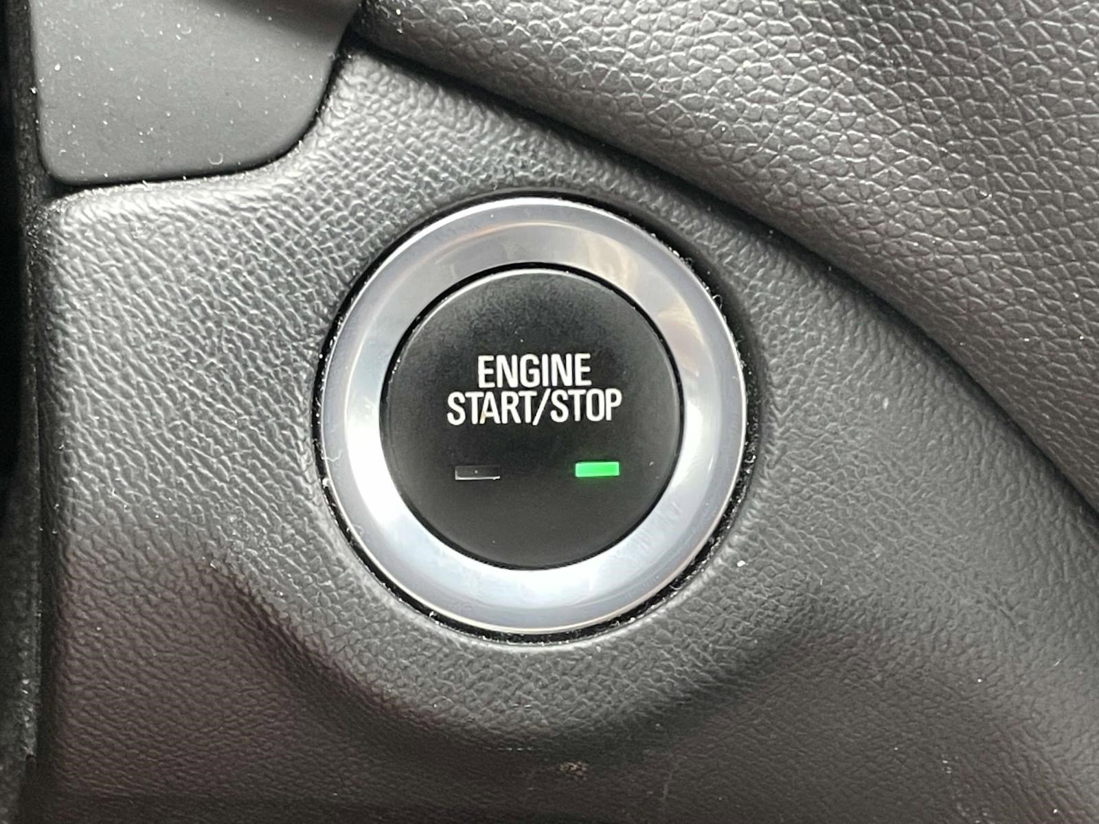 Used 2018 Summit White Chevrolet LT image 21