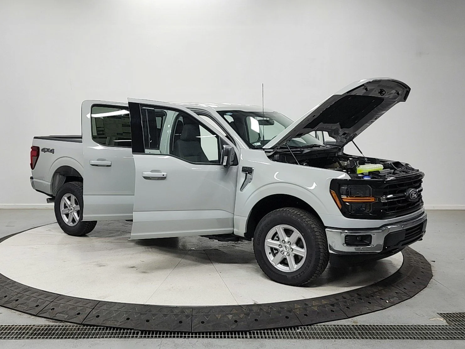 New 2026 White Ford XLT image 9