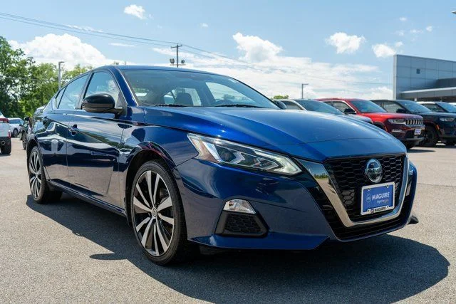 Used 2021 Blue Nissan 2.5 SR AWD image 4