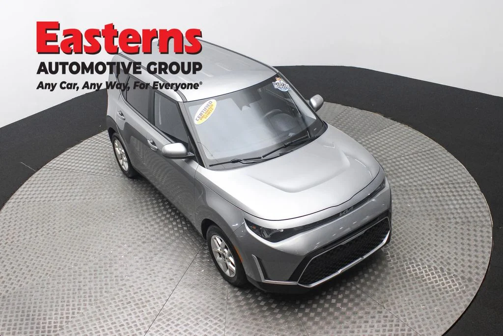 Used 2023  Kia LX image 3