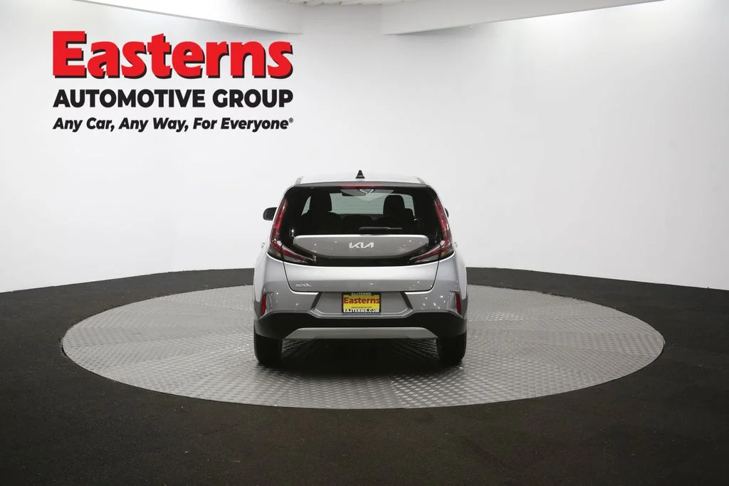 Used 2023  Kia LX image 35