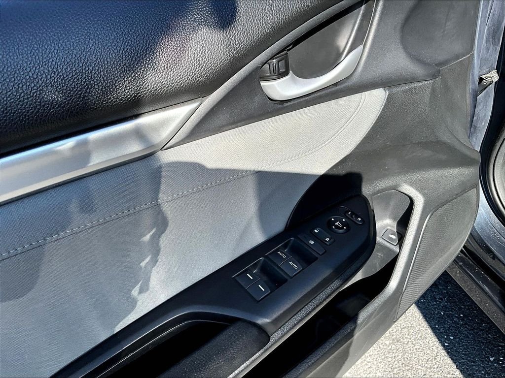 Used 2021  Honda EX image 17