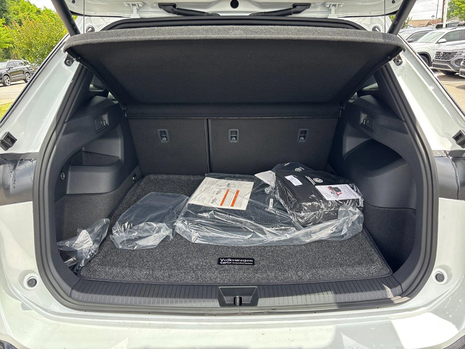 New 2026 opal white pearl Volkswagen SE R-Line Black image 35