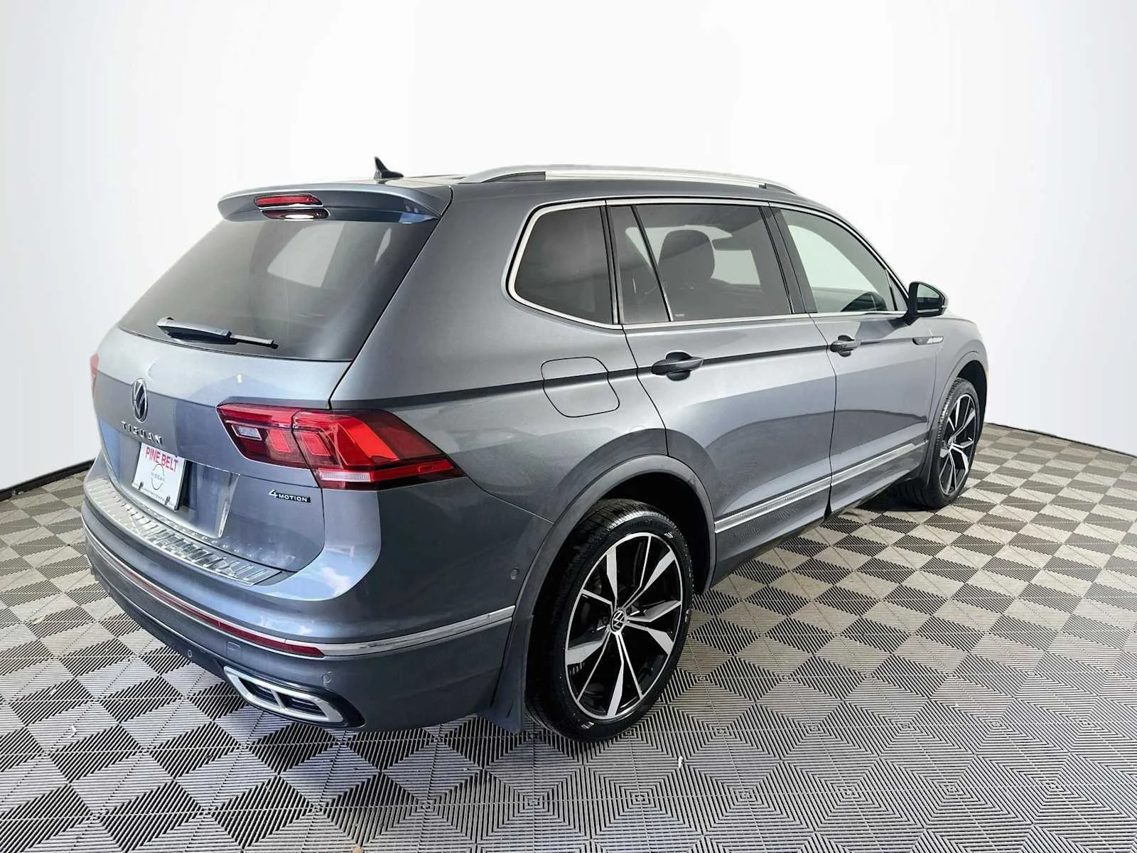 Used 2022 Platinum Gray Metallic Volkswagen SEL R-Line image 4