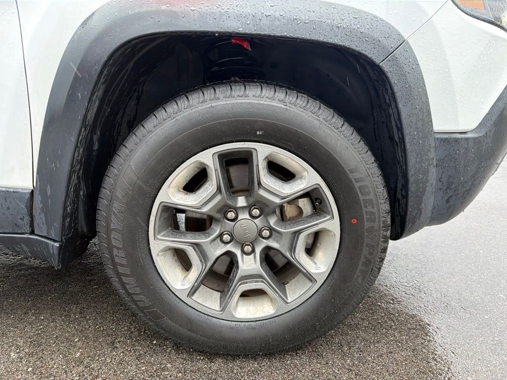 Certified Used 2019 White Jeep Trailhawk image 22