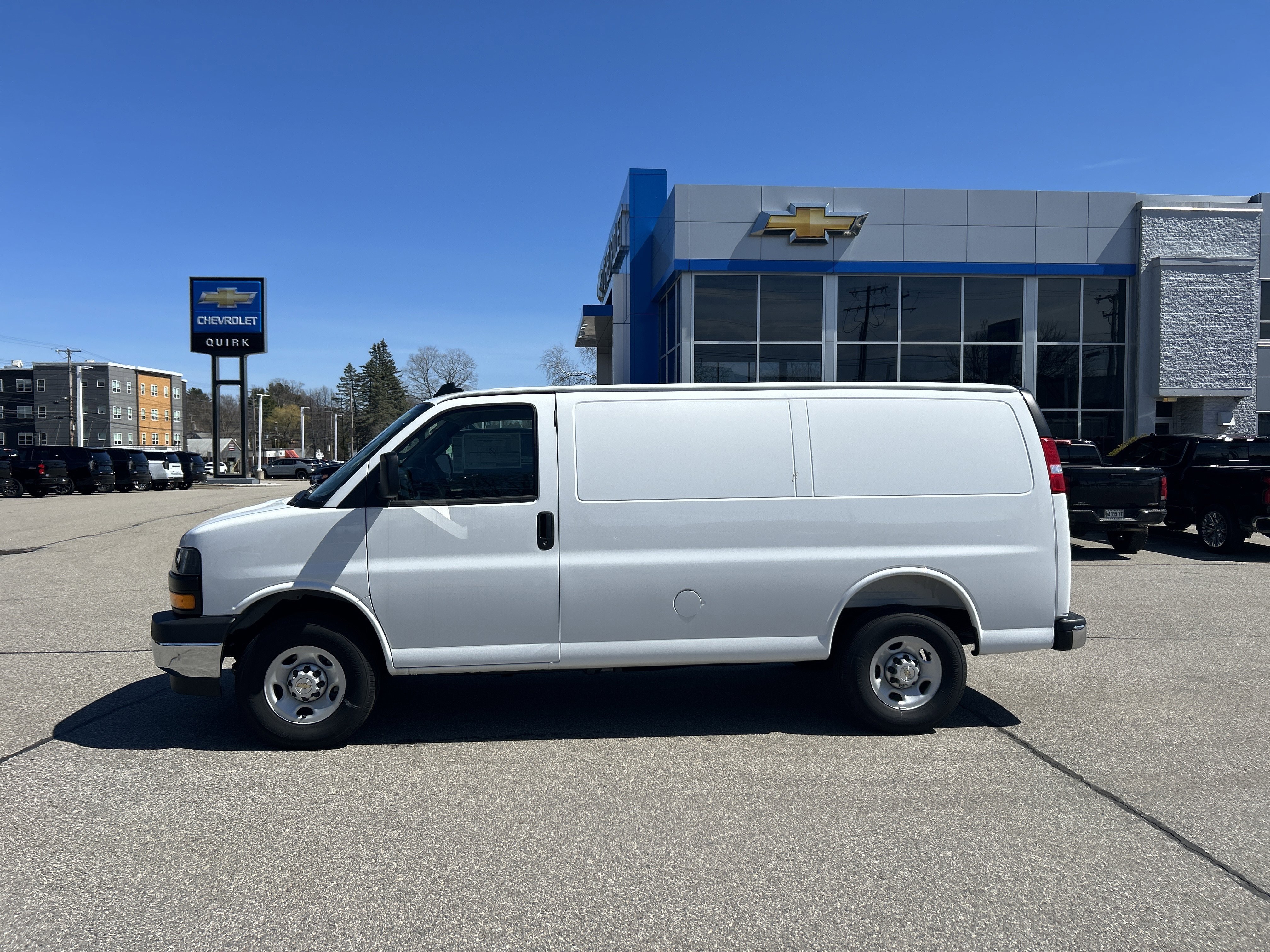 2025 Chevrolet Express Cargo Work Van - Photo 6