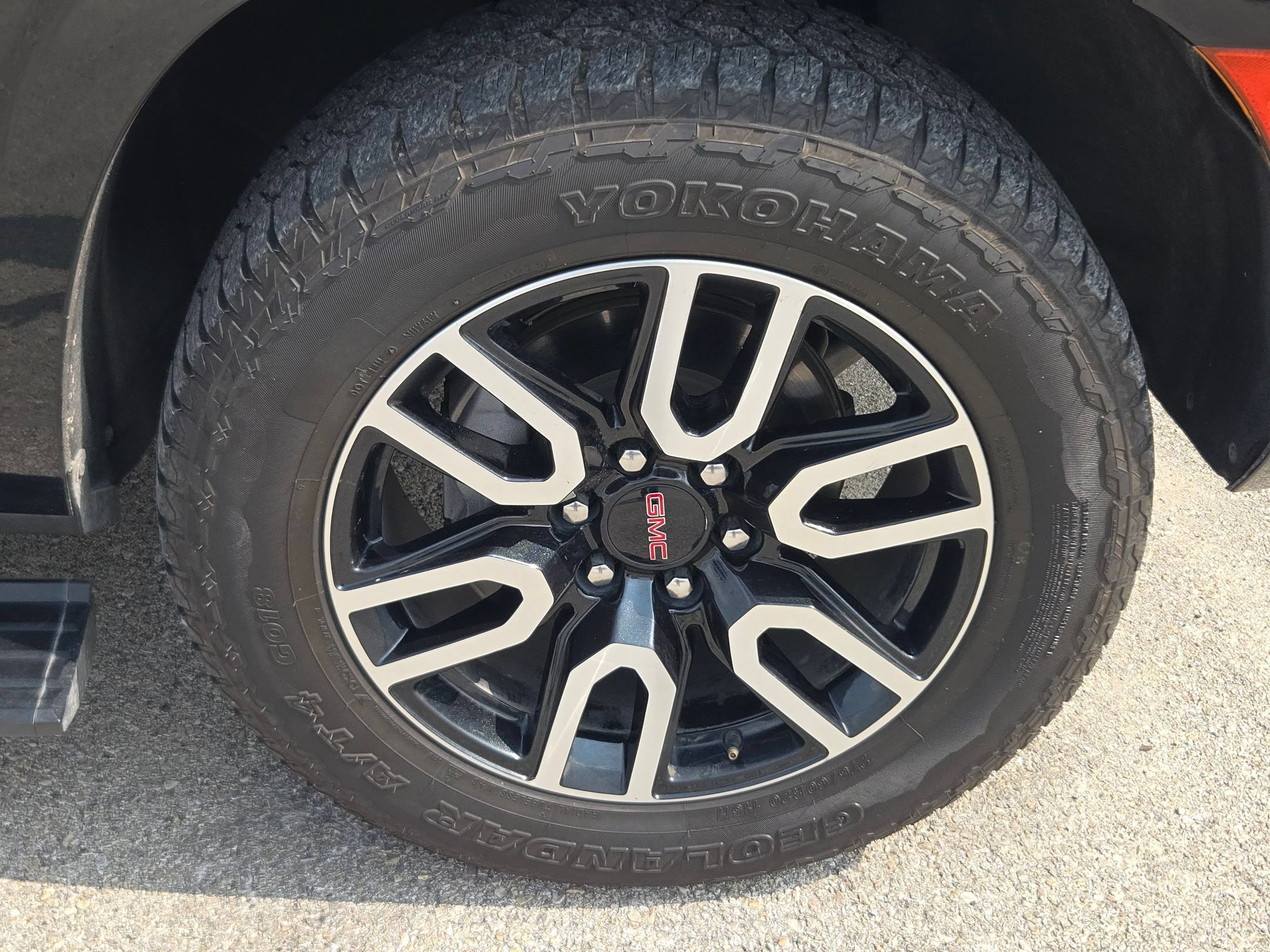 Used 2021 Onyx Black GMC AT4 image 32
