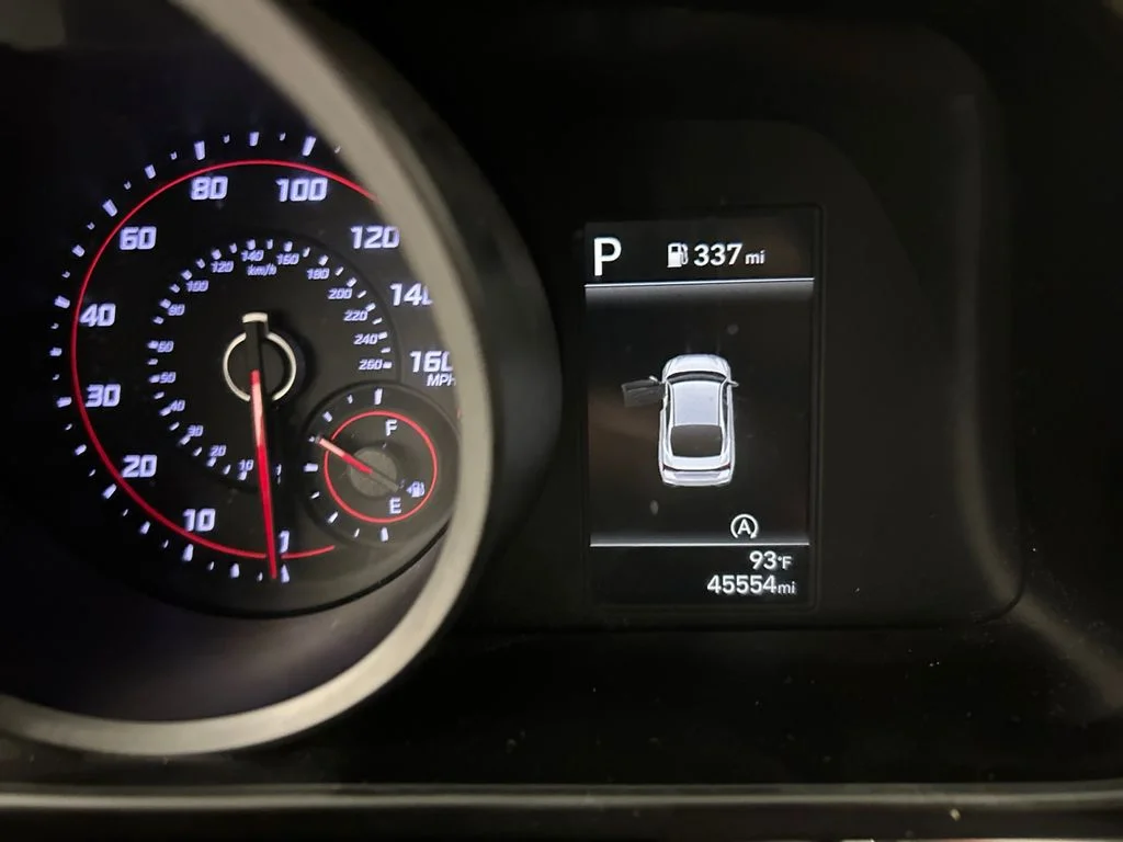 Used 2022 Gray Hyundai SE image 10