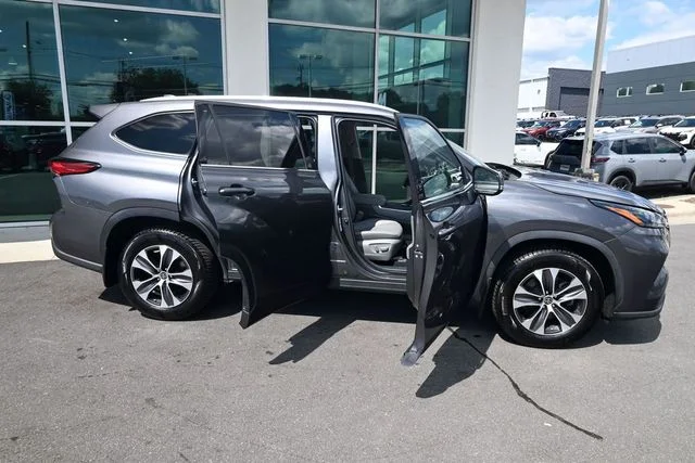 Used 2022 Gray Toyota XLE image 33