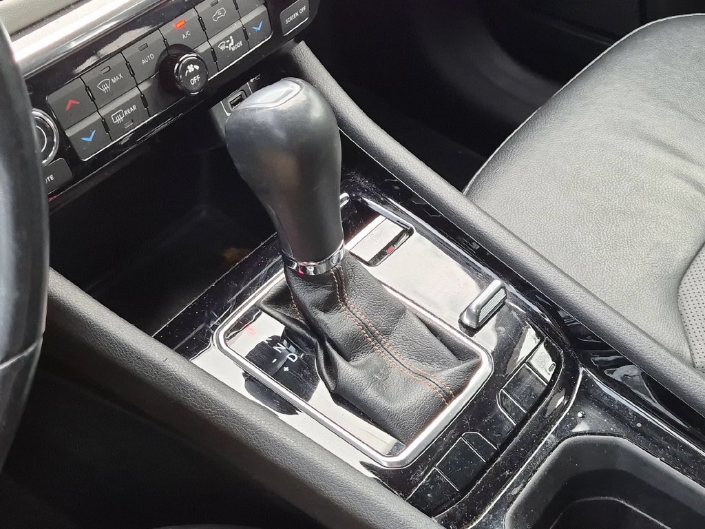 Used 2022 White Jeep Limited image 17