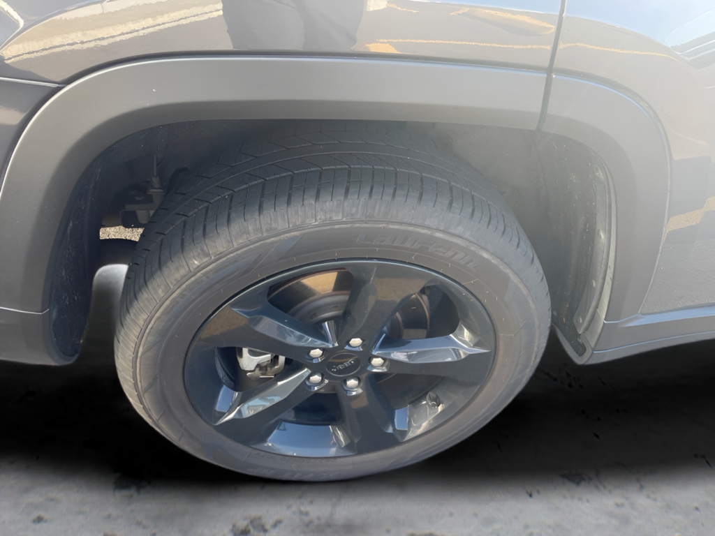 Used 2021 Gray Jeep Altitude image 14